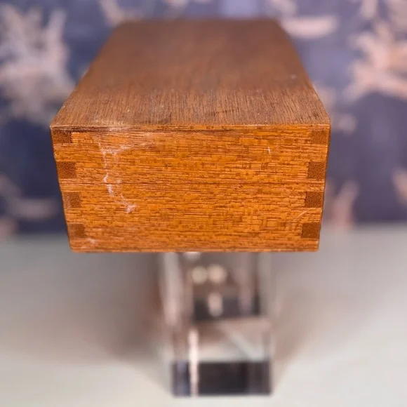 Vintage Estate Wooden Storage Box with Metal Clasp and Dovetailed Edges - Picture 6 of 10